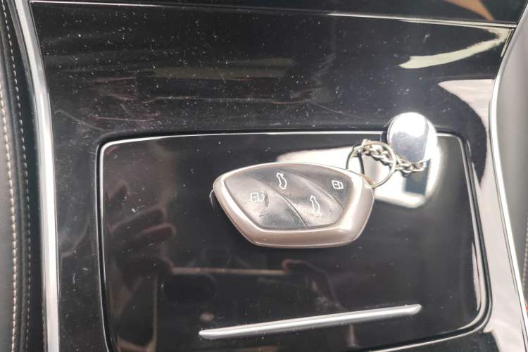 Used Roewe MARVEL X 2018 Rear-Drive Model Interior 1