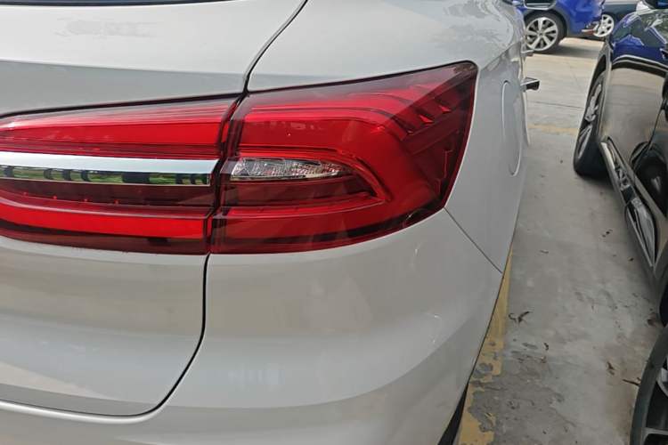 Used Roewe MARVEL X 2018 Rear-Drive Model Right Rear Taillight