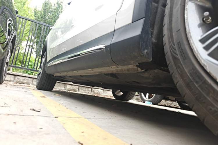 Used Roewe MARVEL X 2018 Rear-Drive Model Right Side Sill