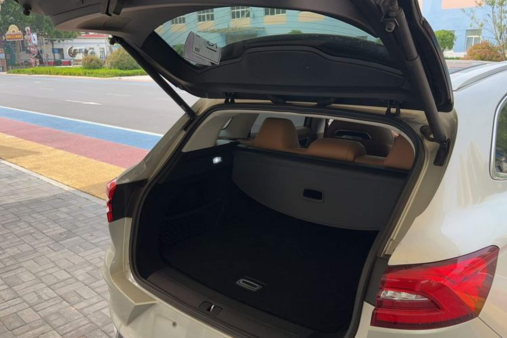 Used Roewe MARVEL X 2018 Rear-Drive Model Exterior 12