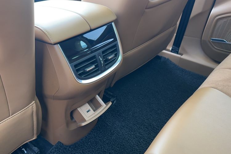 Used Roewe MARVEL X 2018 Rear-Drive Model Interior 6
