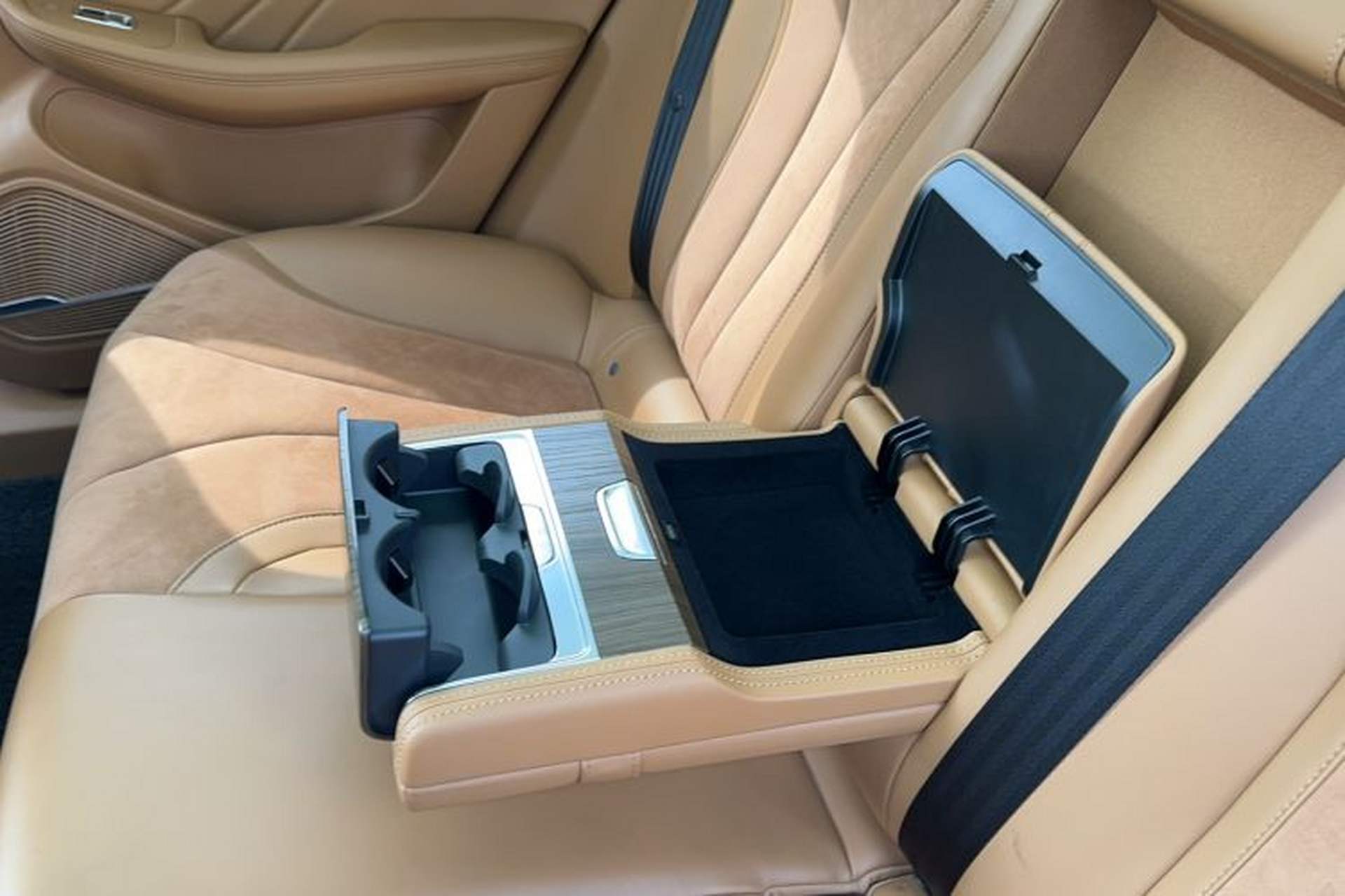 Used Roewe MARVEL X 2018 Rear-Drive Model Interior 7