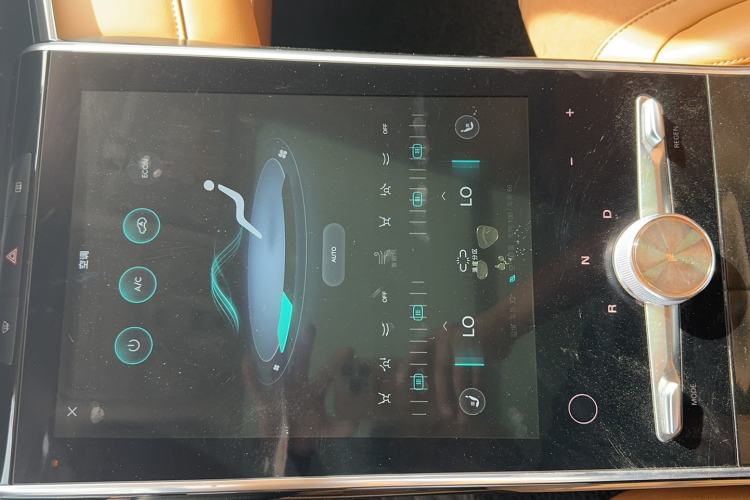 Used Roewe MARVEL X 2018 Rear-Drive Model Interior 9