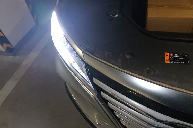 Used Roewe MARVEL X 2018 Rear-Drive Model Right Front Headlight
