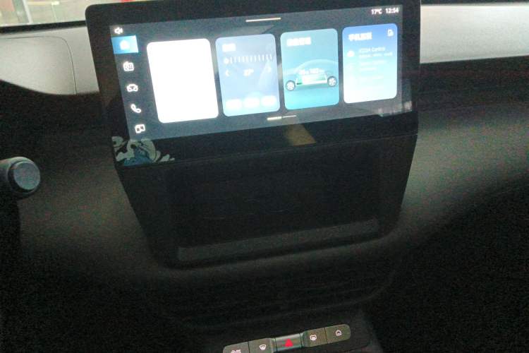Used Roewe E6 2025 Model 520km Taxi Version Audio And AC Panel