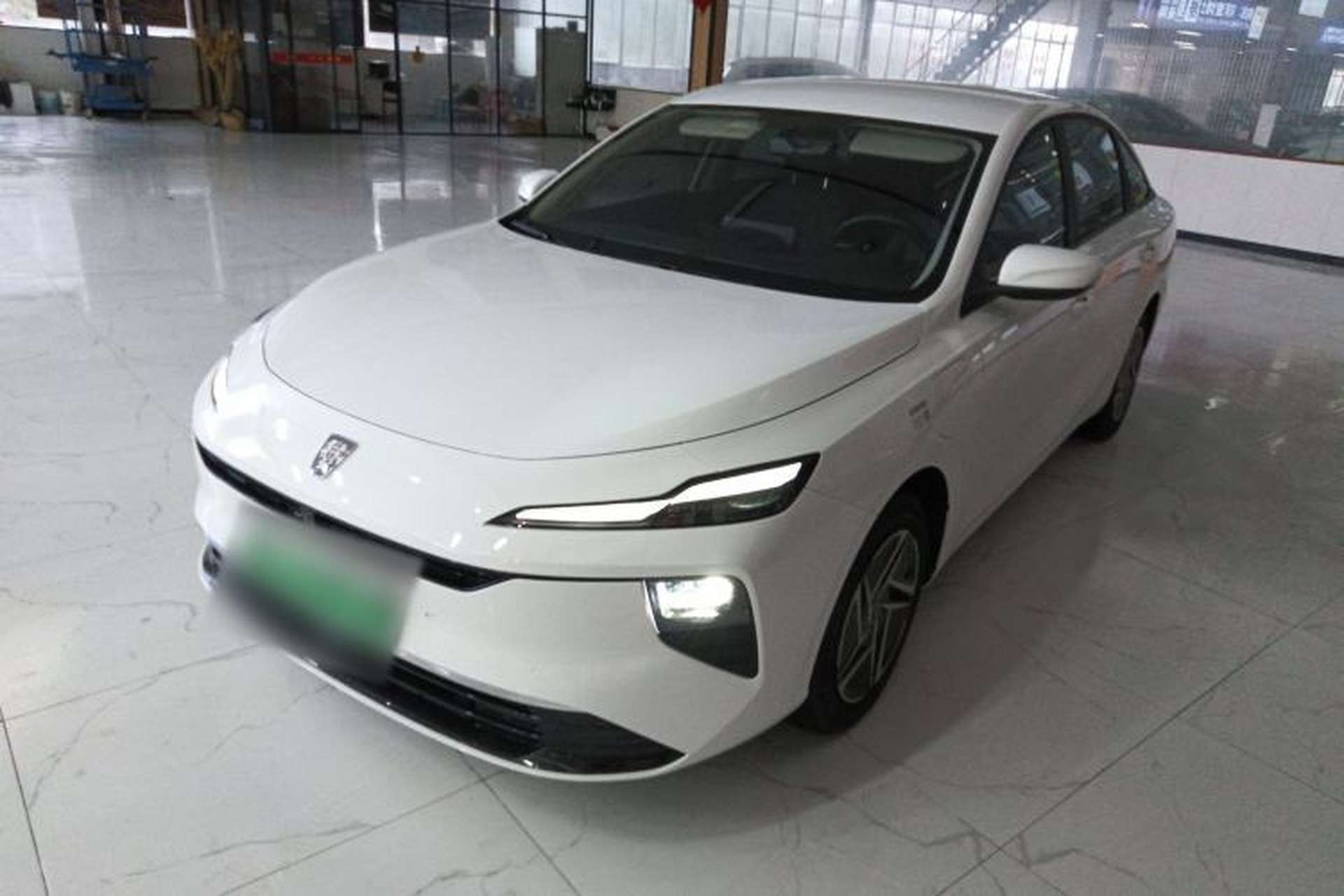 Used Roewe E6 2025 Model 520km Taxi Version Front Left 45 Deg