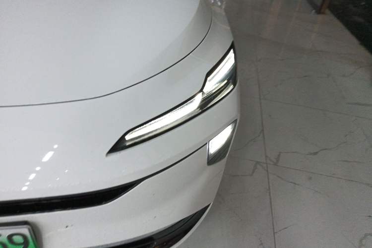 Used Roewe E6 2025 Model 520km Taxi Version Left Front Headlight