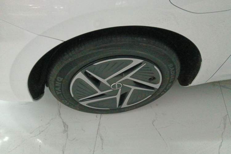 Used Roewe E6 2025 Model 520km Taxi Version Left Front Wheel Hub