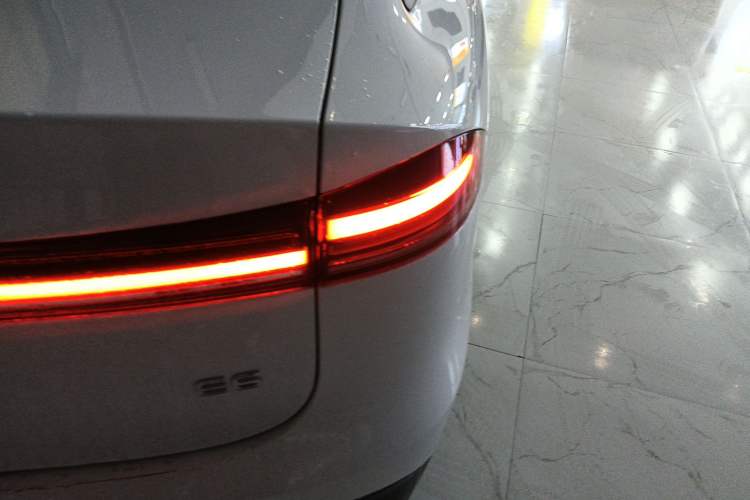 Used Roewe E6 2025 Model 520km Taxi Version Right Rear Taillight