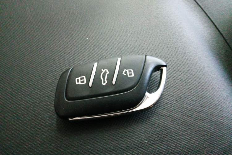 Used Roewe E6 2025 Model 520km Taxi Version Vehicle Key