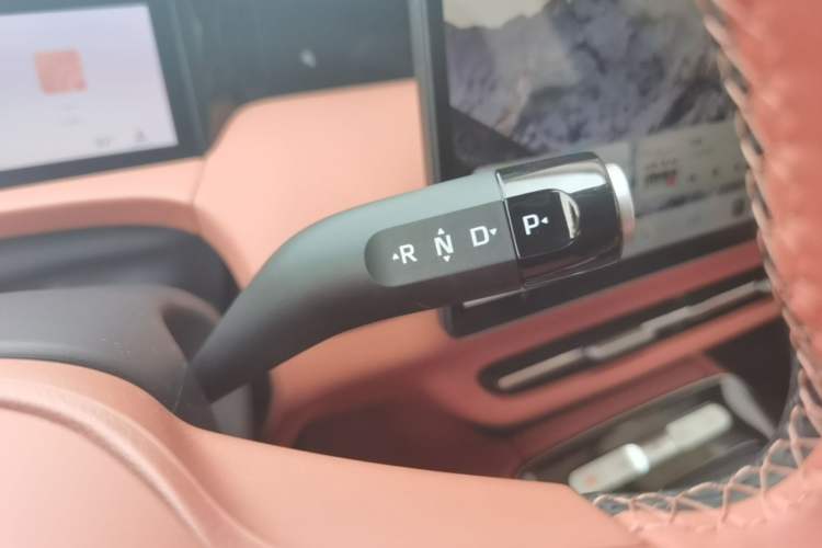 Used Roewe i6 2026 Model 1.5L Zhenjiu Edition Gear Lever