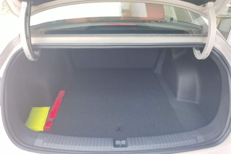 Used Roewe i6 2026 Model 1.5L Zhenjiu Edition Trunk