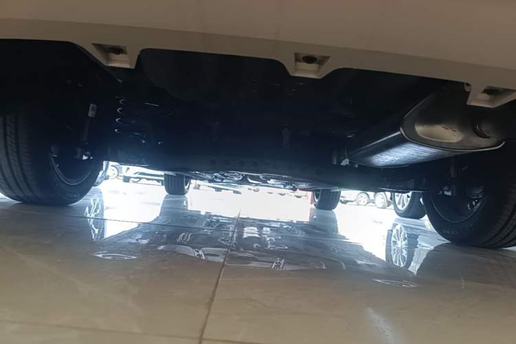 Used Roewe i6 2026 Model 1.5L Haohou Edition Chassis Rear