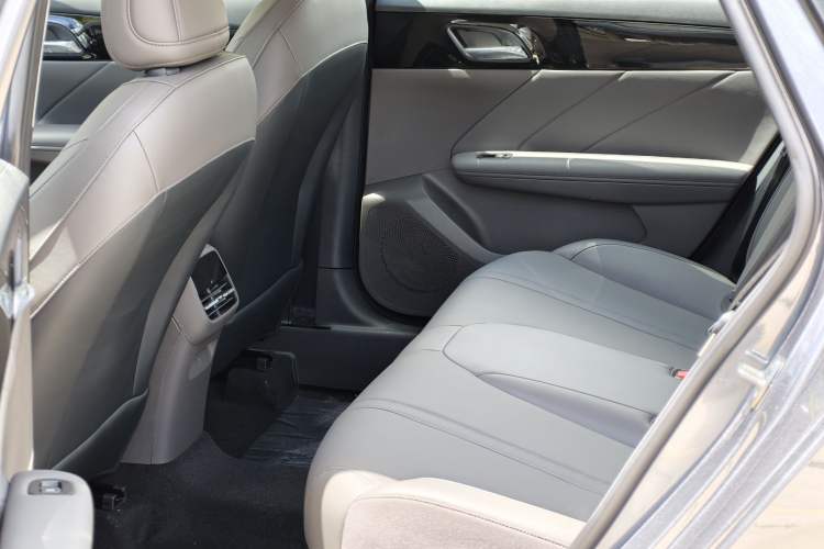Used Roewe i6 2026 Model 1.5L Changjiu Edition Interior 3