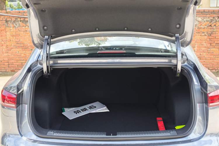 Used Roewe i6 2026 Model 1.5L Changjiu Edition Trunk