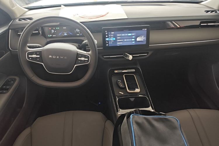 Used Roewe i6 2026 Model 1.5L Changjiu Edition Center Console