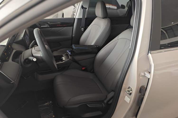 Used Roewe i6 2026 Model 1.5L Changjiu Edition Left Front Seat
