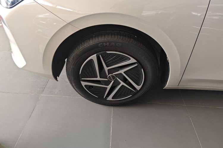 Used Roewe i6 2026 Model 1.5L Changjiu Edition Left Front Wheel Hub