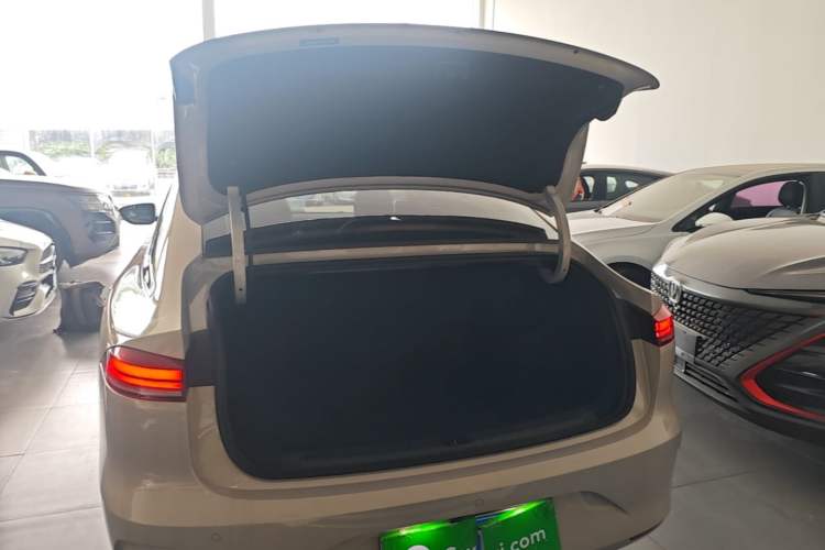 Used Roewe i6 2026 Model 1.5L Changjiu Edition Trunk
