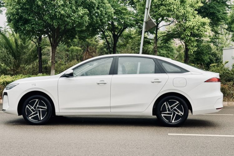 Used Roewe i6 2026 Model 1.5L Changjiu Edition Exterior 3