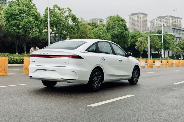 Used Roewe i6 2026 Model 1.5L Changjiu Edition Exterior 6
