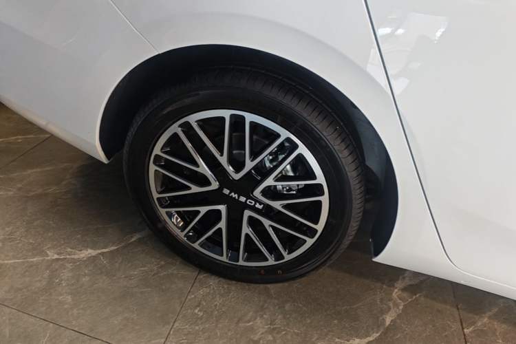 Used Roewe i6 2026 Model 1.5L Haohou Edition Right Rear Wheel Hub