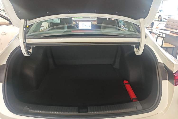 Used Roewe i6 2026 Model 1.5L Haohou Edition Trunk