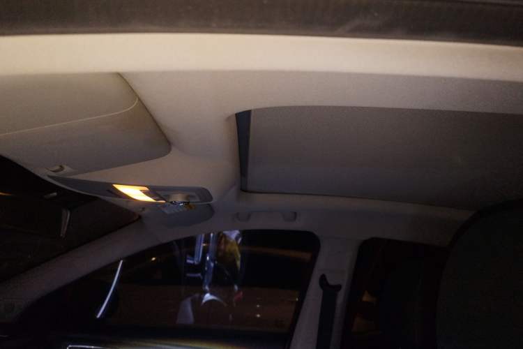 Used Roewe RX3 2018 1.6L CVT Internet Smart Edition Headliner