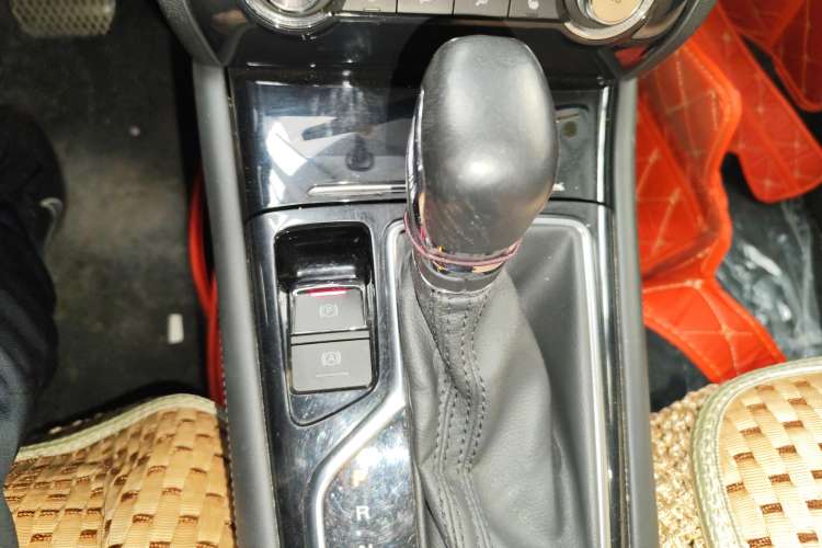 Used Roewe RX3 2020 1.6L CVT 4G Connected Ultra-Cool Flagship Edition Gear Lever