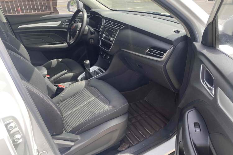 Used Roewe RX3 2020 1.6L Manual - Ultra-Fresh Entry Version Interior 4