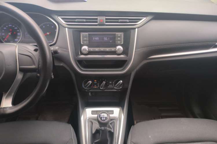 Used Roewe RX3 2020 1.6L Manual - Ultra-Fresh Entry Version Interior 6