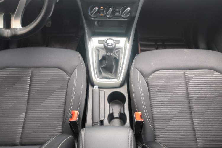 Used Roewe RX3 2020 1.6L Manual - Ultra-Fresh Entry Version Interior 7