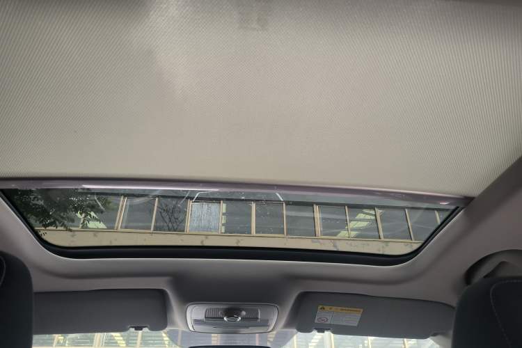 Used Roewe RX3 2020 1.6L Manual - Ultra-Fresh Entry Version Interior 8