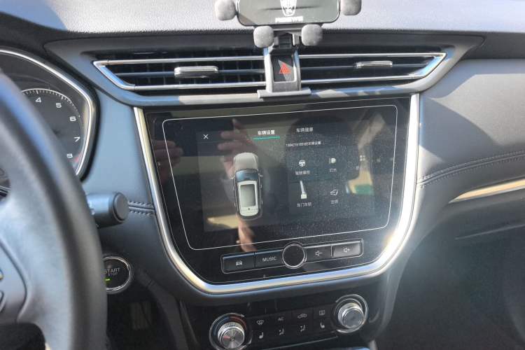 Used Roewe RX3 2018 18T Automatic Internet Smart Edition Audio And AC Panel