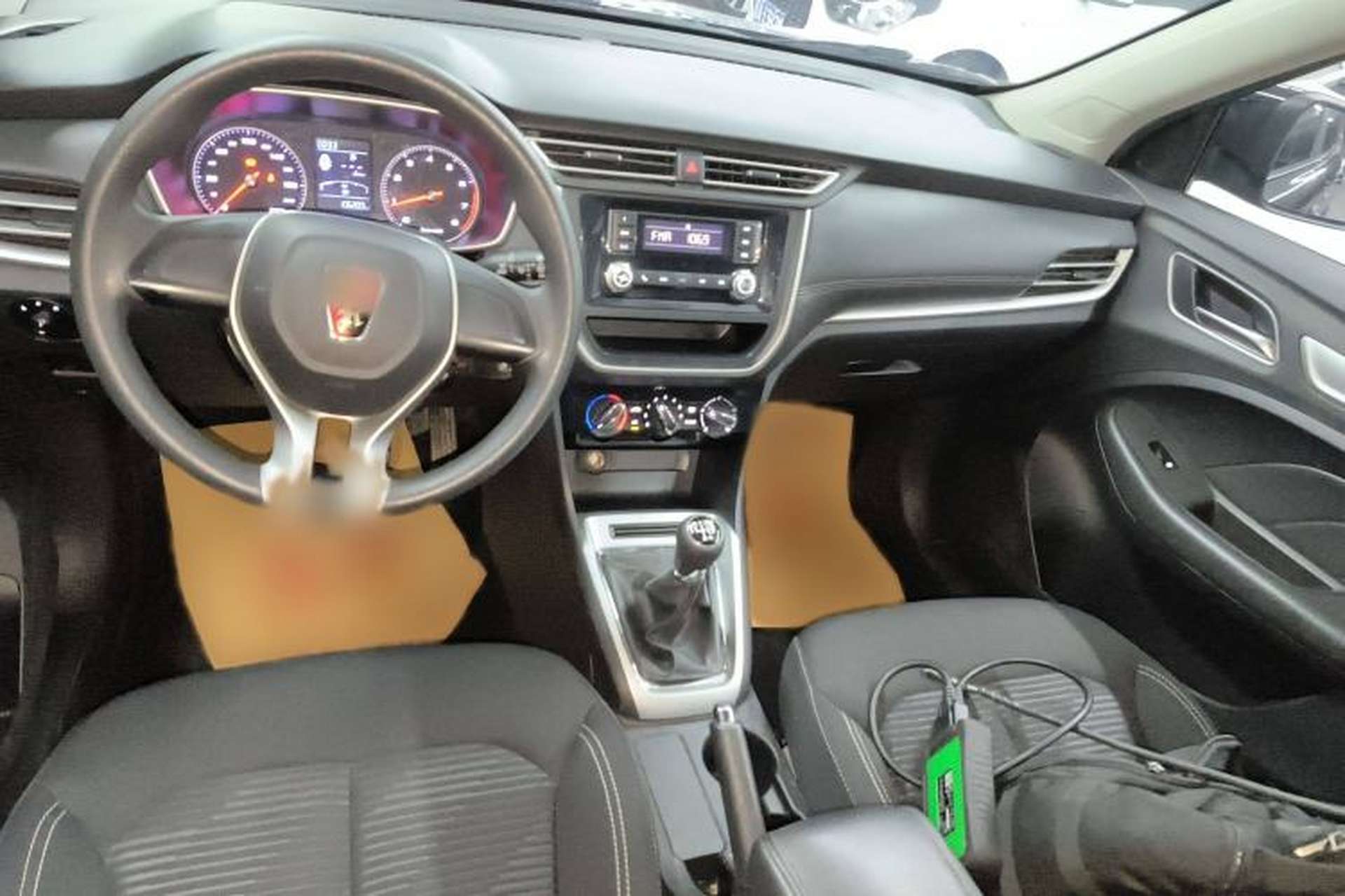 Used Roewe RX3 2018 1.6L Manual Entry-Level Model Audio And AC Panel