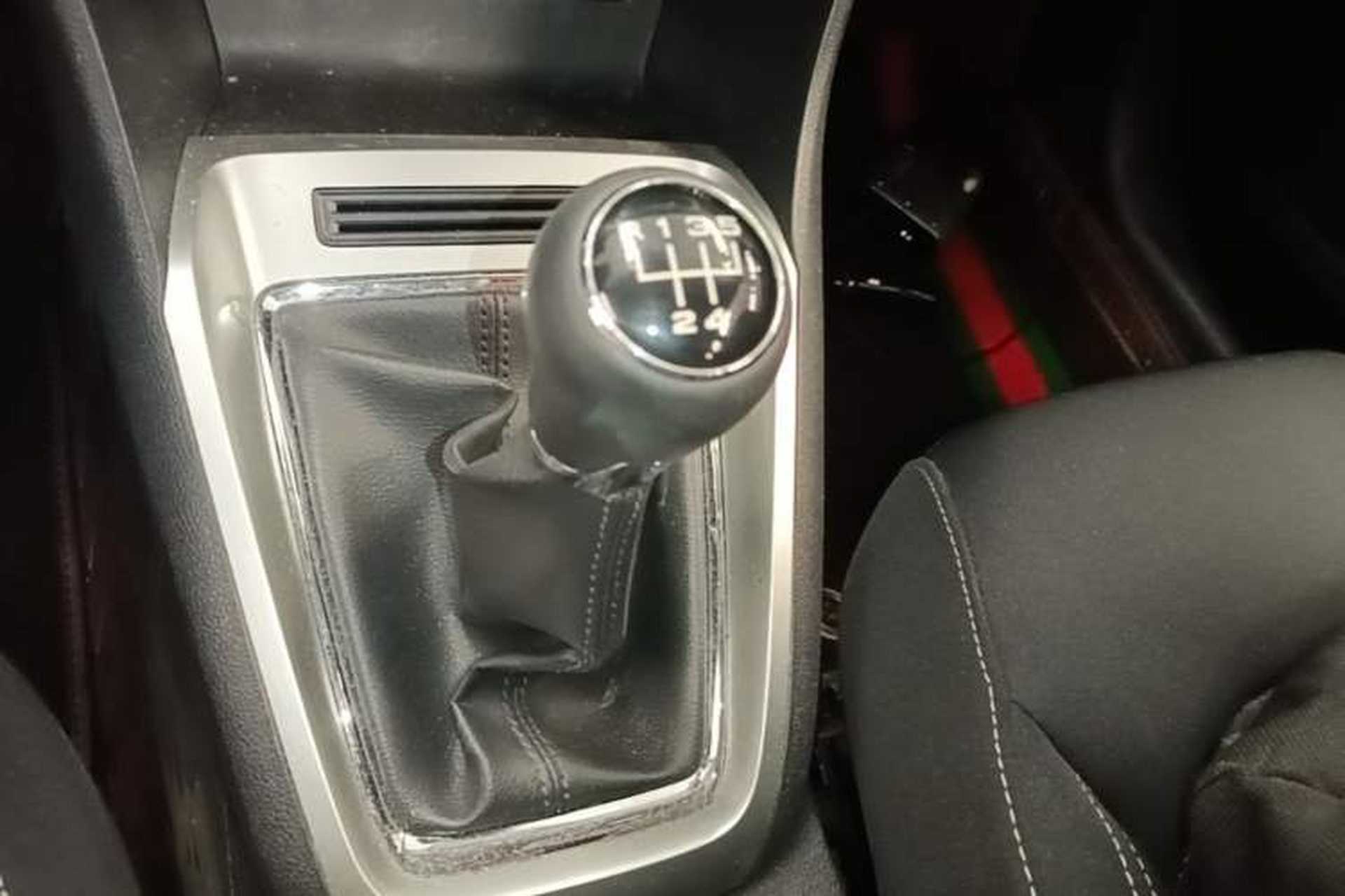 Used Roewe RX3 2018 1.6L Manual Entry-Level Model Gear Lever