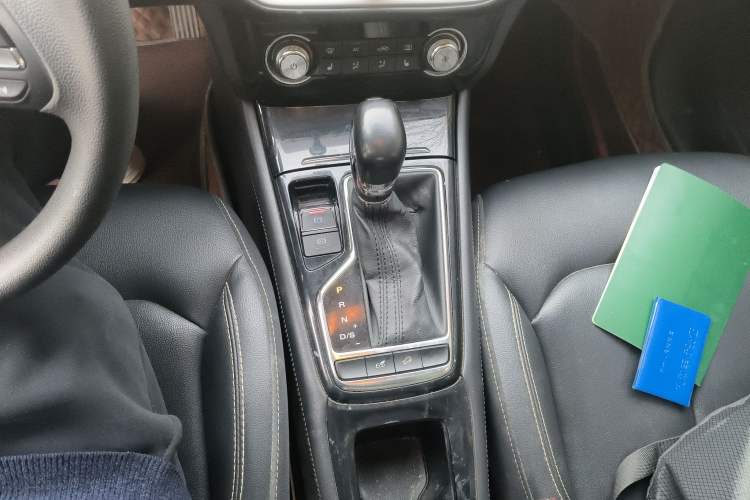Used Roewe RX3 2018 1.6L CVT Flagship Edition Gear Lever