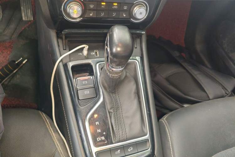 Used Roewe RX3 2018 1.6L CVT Flagship Edition Gear Lever