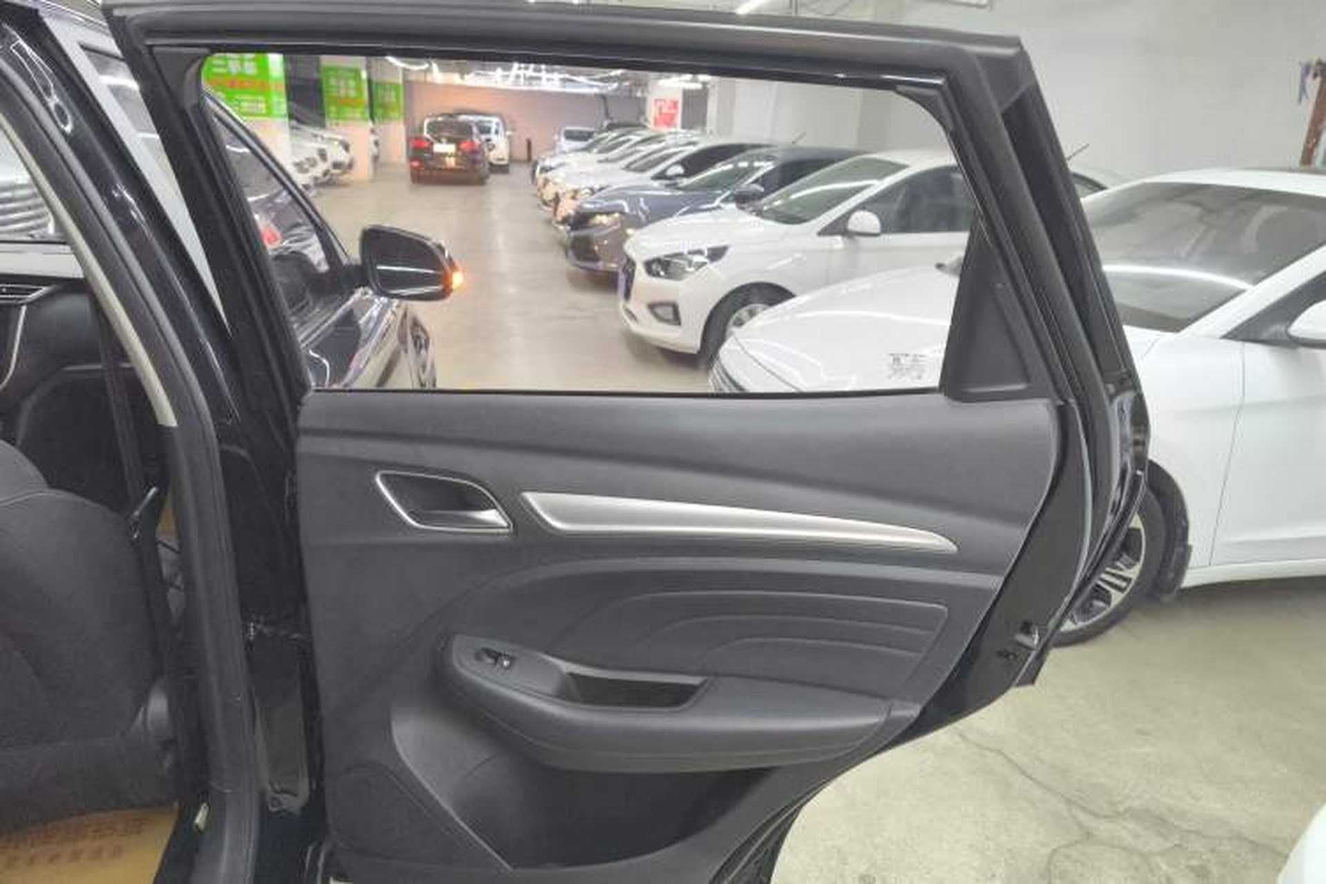 Used Roewe RX3 2018 1.6L Manual Entry-Level Model Interior 6