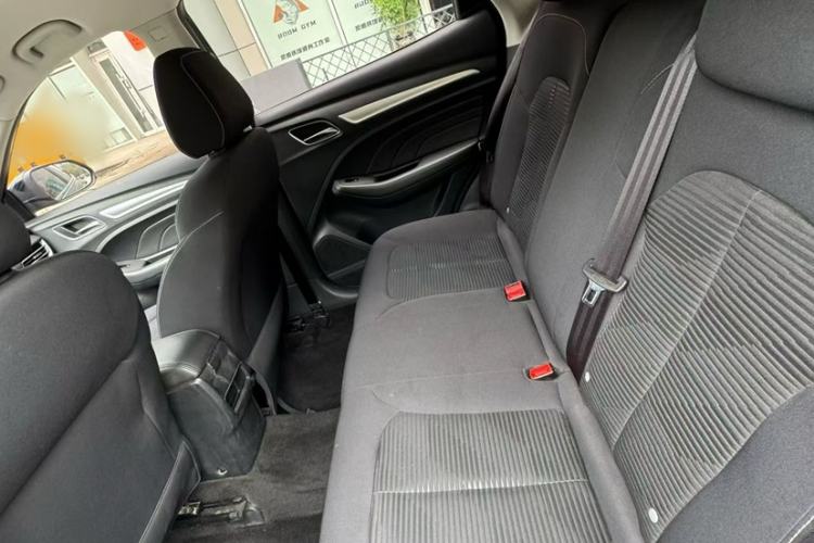 Used Roewe RX3 2018 1.6L Manual Entry-Level Model Interior 9