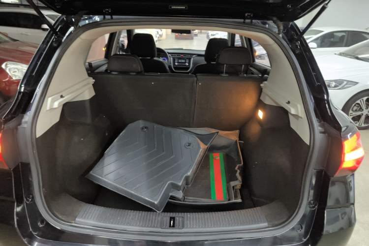 Used Roewe RX3 2018 1.6L Manual Entry-Level Model Trunk