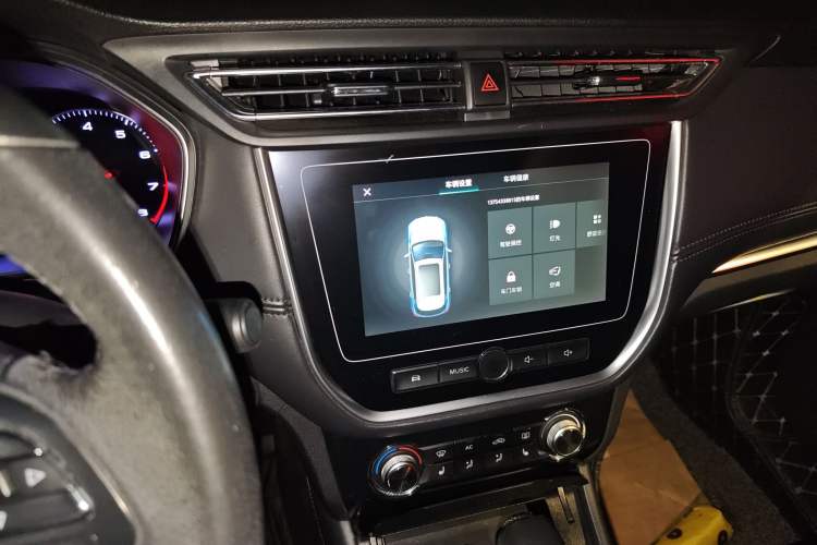 Used Roewe RX3 2018 1.6L CVT Internet Smart Edition Audio And AC Panel