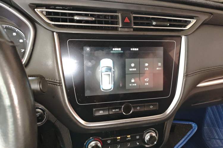Used Roewe RX3 2018 1.6L CVT Internet Smart Edition Audio And AC Panel