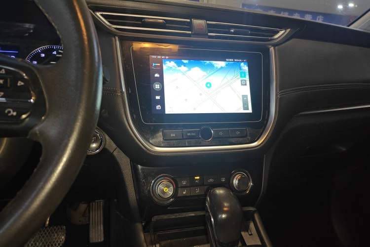 Used Roewe RX3 2018 1.6L CVT Internet Smart Edition Audio And AC Panel
