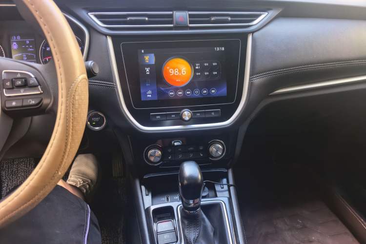 Used Roewe RX3 2018 1.6L CVT Flagship Edition Audio And AC Panel