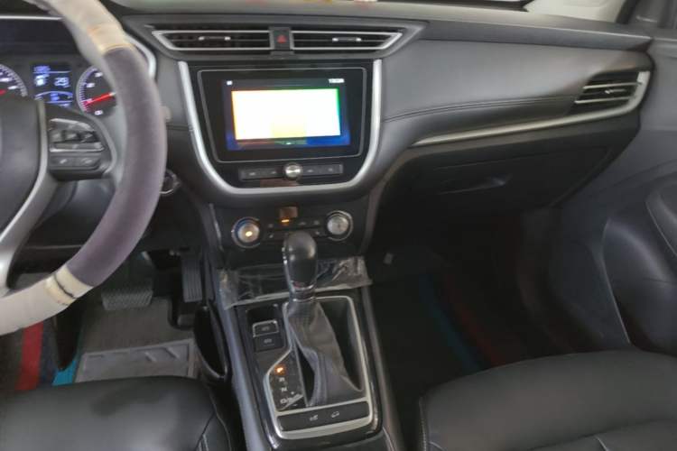 Used Roewe RX3 2018 1.6L CVT Flagship Edition Audio And AC Panel