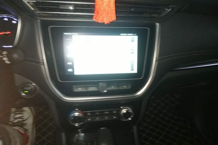 Used Roewe RX3 2018 1.6L CVT Internet Smart Edition Audio And AC Panel