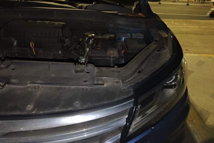 Used Roewe RX3 2018 1.6L CVT Internet Smart Edition Engine Bay Left