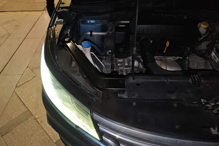 Used Roewe RX3 2018 1.6L CVT Internet Smart Edition Engine Bay Right