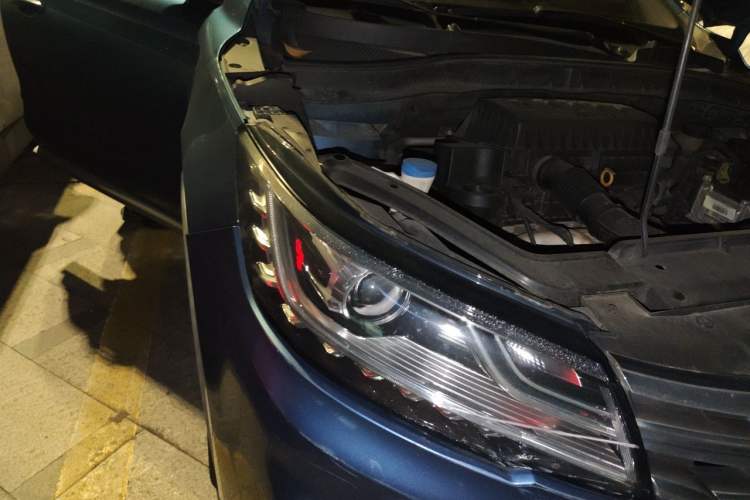 Used Roewe RX3 2018 1.6L CVT Internet Smart Edition Engine Bay Right